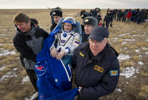 Космонавт после приземления